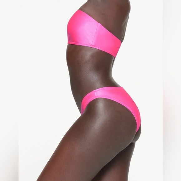 SOLD OUT~NEW IN POLY Skims Shine Swim Tanga Bikini Bottom ~ Taffy ~ large 💕 - Picture 4 of 10